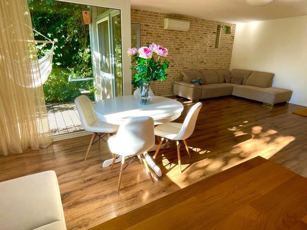70M2 Romantic Living In The Old Town With Garden Bratislava Exterior foto